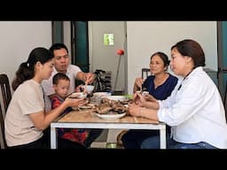 John's best friend's jealous glance during Duyen's first meal at his home