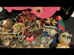 Vintage jewelry bag unbagging!! Vintage jewelry Haul ! what I got for free at the Antique shop !