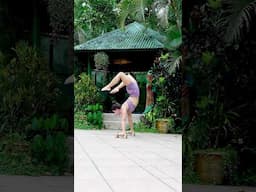 Handstand press in Costa Rica