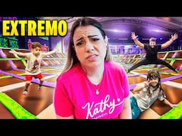 LEVEI MEUS FILHOS AO JUMP E EU NÃO AGUENTEI * passei mal | Kathy Castricini