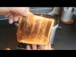 Russell Hobbs 2 Slice Attentiv Review and Demonstration - Toaster with Colour Sense Technology