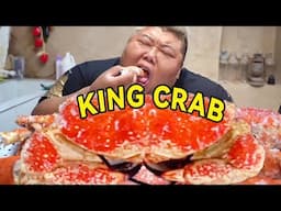 King crab, big brontosaurus as a meal