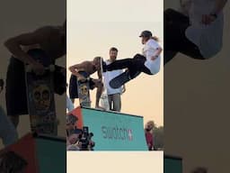 @authenticandyanderson Foot Plants Greyson Fletcher’s Head at the #SwatchNines Waco Surf event