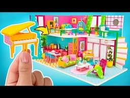 Construindo Uma Casinha de Bonecas Elegante Com Uma Decoração Colorida