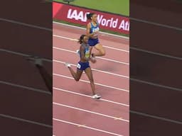 Dalilah Muhammad edges out Sydney McLaughlin-Levrone to win at the #WorldAthleticsChamps in Doha 😤