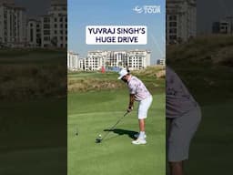 Yuvraj Singh DRIVES par 4 green! 😱