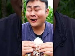 How much is the big crab claw?🦀 | Songsong and Ermao classic shorts