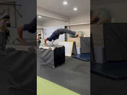 Easy Kip Up Tutorial 😍 #kipup #parkour #tutorial