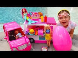 Pretend Play with Toy Barbies - Barbie Gets Stuck at the Pool!