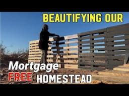 USING PALLETS TO MAKE A BEAUTIFUL FENCE! SAVE MONEY AND DIY!💰