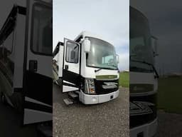 The Berkshire XL 37B boasts a 380 hp Cummins ISL 8.9L motor with 15,000lb tow capacity #motorhome