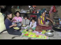 Organic village life || Cooking and eating chowmein in the village