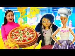 Prepariamo una pizza insieme alle bambole Barbie e Marinette! Giochi con il pongo per bambini