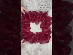 Christmas Present Square Wreath - Shorts - Christmas DIY - #christmas @DavesWreaths