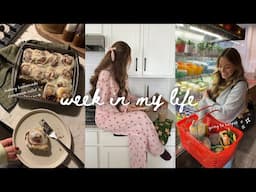 week in my life 🧺🧸☕️ | holiday shopping, homemade cinnamon rolls, GRWM + my favorite makeup products