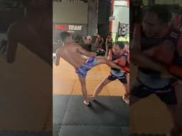 Saileuat (TigerMuayThai) training to face Peunyai in Five Star Million Baht tournament