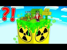 Mikey and JJ Survive On a TOXIC CHUNK in Minecraft ! - Maizen