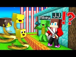 Banana Family Snakes Attack JJ and Mikey Security House in Minecraft! - Maizen