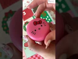 Trying everything in the #hellokitty #adventcalendar 🎀🎄#holidaywithyoutube