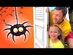 Halloween - Spider attack! Knock Knock, Who's at the Door? Halloween Songs for kids