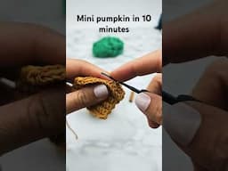 How to crochet a mini pumpkin just in 10 minutes #crochetkeychain #crochettoys #crochetpumpkin