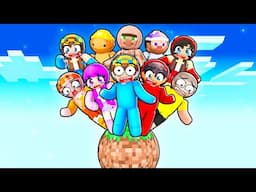 10 FRIENDS on ONE SPHERE BLOCK in Minecraft!