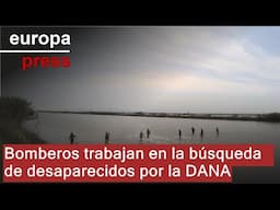 Bomberos trabajan en la búsqueda de desaparecidos por la DANA en la Albufera (Valencia)