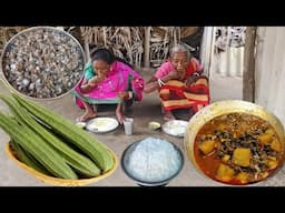 SNAIL MEAT with RIDGE GOURD  CURRY cooking &eating by our grandma and mother||rural life India