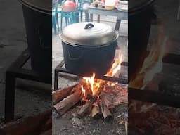 Masak nasi di dandang dan kuah pisang