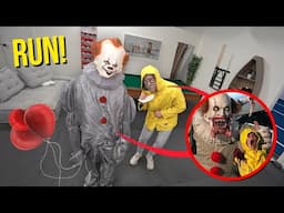 IF YOU EVER SEE PENNYWISE AND GEORGIE OUTSIDE YOUR HOUSE... HIDE AND RUN AWAY FAST!! (SCARY)