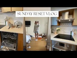 SUNDAY RESET VLOG | Cleaning my Apartment, Laundry, Unpacking, Revolve Haul + More!