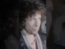 Classic Bob! Interviewer asks wrong questions! #bobdylan