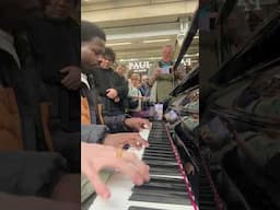 Piano Duo Receive A Round of Applause At London St Pancras Station! #boogiewoogie  #publicpiano