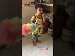 baby 🧹 cleaning while eating