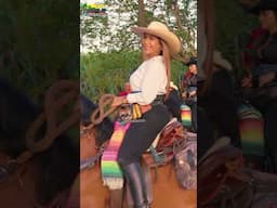 Princesas Montando a Caballo en COLOMBIA #curvy #rodeo #horseriding