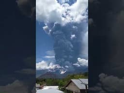 gunung lewotobi meletus