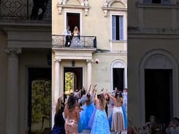 Our wedding bouquet toss over the balcony 💐 #destinationwedding #wedding #weddingday #bride