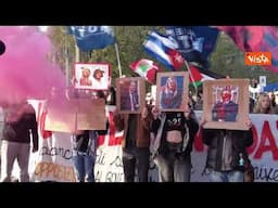 Gli studenti in piazza a Milano contro il Governo