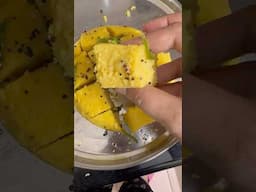 चलो ढोकला बनाते हैं😋Dholka | Khaman Dhokla | MTR #shorts #ytshorts #yt #recipe #vlog #ideasbybharti