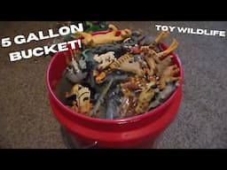 5 Gallon BUCKET OF TOY WILDLIFE! Elephant Lion Cheetah Lizard Snake Zebra!