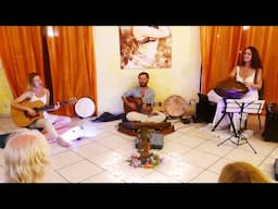 Cercle de Mantras avec Alex Ambiehl, Rosalyne de Kermadec et Stephanie Valentin - Santoor - Handpan