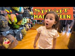 Oak  MEETS SPOOKY WITCH AND PUMPKIN MONSTER AND GOES TRICK OR TREATING VLOG