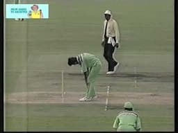 1992 World Cup - Ouch! Wasim Akram fuming after being whacked on the knee bowling vs South Africa