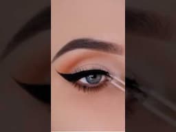 Classic winged eyeliner makeup tutorial 🖤 #shorts