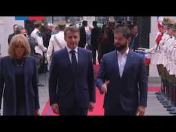 Presidente de Francia, Emmanuel Macron, llega al Palacio de La Moneda