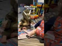 Qué le Pasa a Este Triceratops 😨